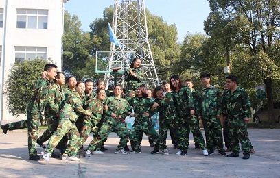“鑄（zhù）造優秀團隊，共（gòng）創羞羞视频在线观看輝（huī）煌”----華（huá）禹護欄幸福村戶外拓展訓練營活動