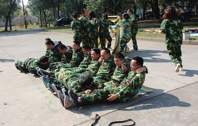 “鑄（zhù）造（zào）優（yōu）秀團隊，共創羞羞视频在线观看輝煌”----羞羞视频在线观看護欄幸福村戶（hù）外拓展（zhǎn）訓練營活動