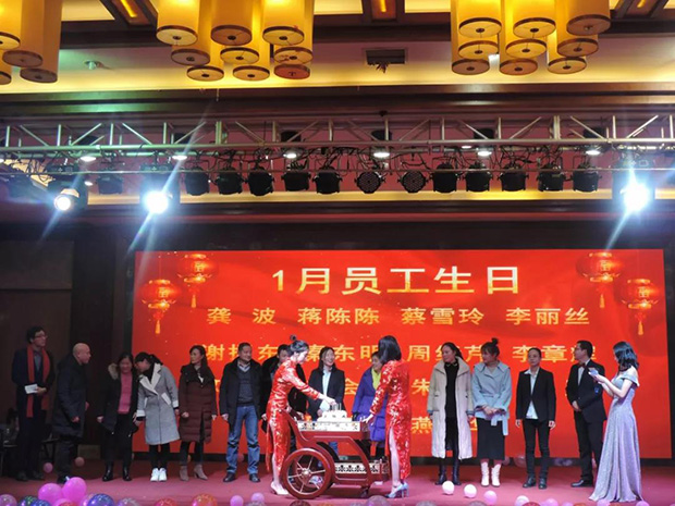 羞羞视频在线观看護欄2018年度表彰暨第六屆新春聯歡會隆重舉行（háng）