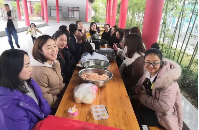 羞羞视频在线观看護欄慶祝3.8女神節美的祝（zhù）福,送給天下所有（yǒu）辛苦（kǔ）的女人!