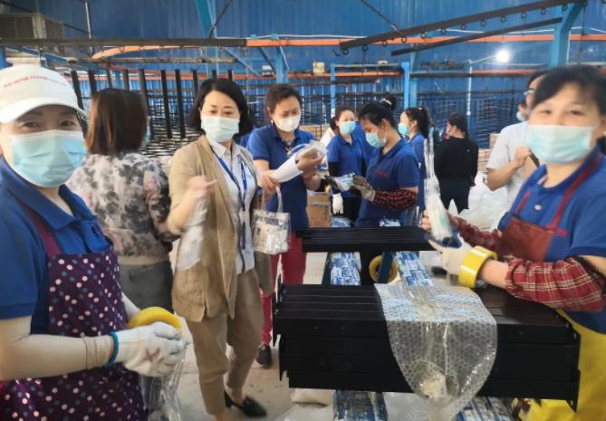 羞羞视频在线观看護欄工會組織開展母親節慰（wèi）問（wèn）活動