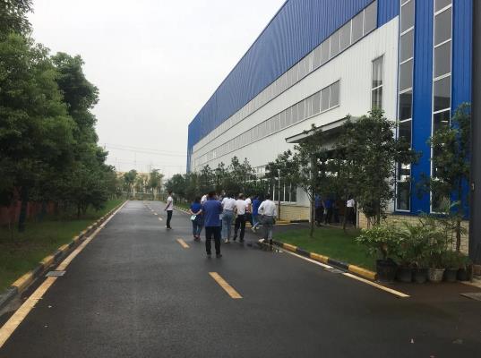 華（huá）禹護欄荊（jīng）州公司組織員工赴湖北山洪食品機械廠學習交流