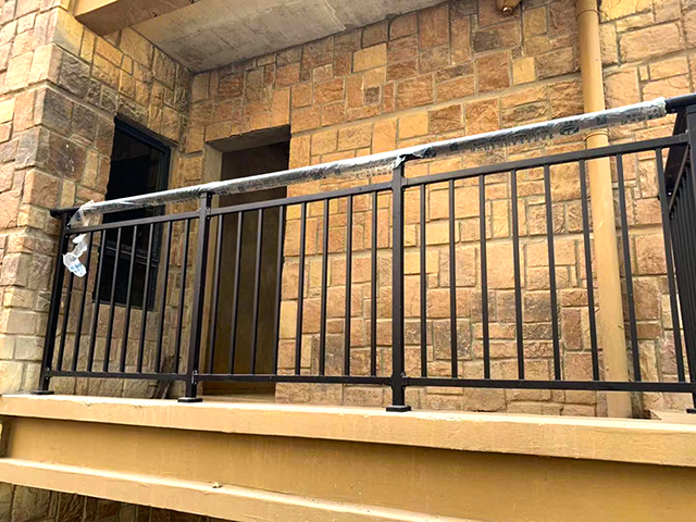【重慶案例】重慶金洲國際陽台欄杆護窗項目