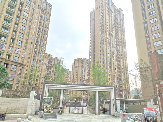 貴州畢節國春天<a href=http://www.weihaifc.net/ target=_blank class=infotextkey>陽台欄杆</a>護窗百葉項目