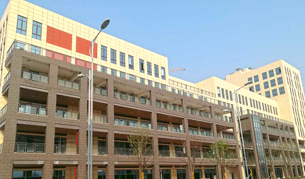 重慶渝北國（guó）盛IEC中心（xīn）玻璃（lí）陽台（tái）欄杆項目