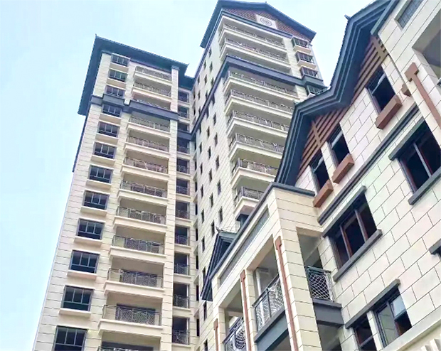 雲南文山市廣南禦景尚城鋅鋼（gāng）玻璃欄杆項目