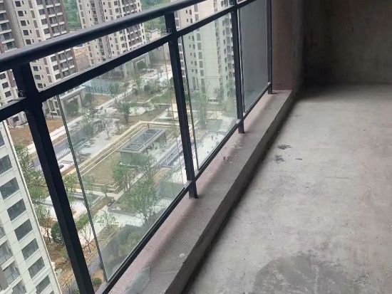 四川隆昌隆（lóng）城錦翠·錦苑護欄百葉窗（chuāng）空調架項目