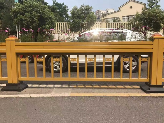護（hù）欄廠家（jiā）講講隔離護欄的設置原則