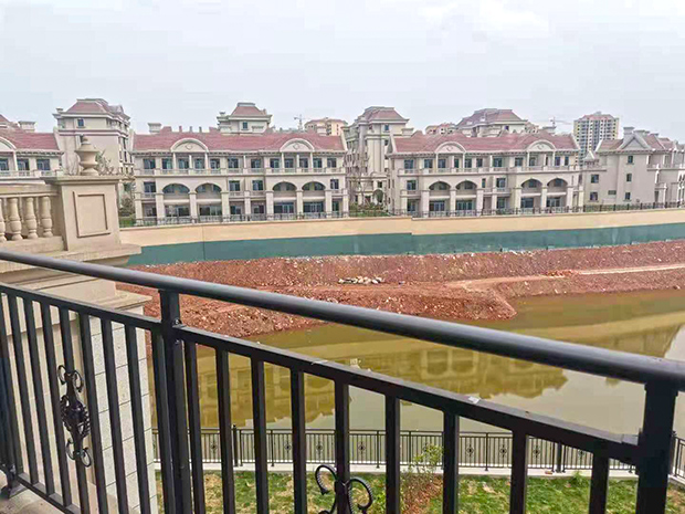 重慶攀華雙島湖禦園（yuán）鋅鋼欄杆項目