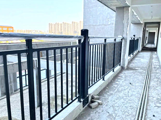 湖北黃岡麻城帝景天成鋅鋼欄杆項目