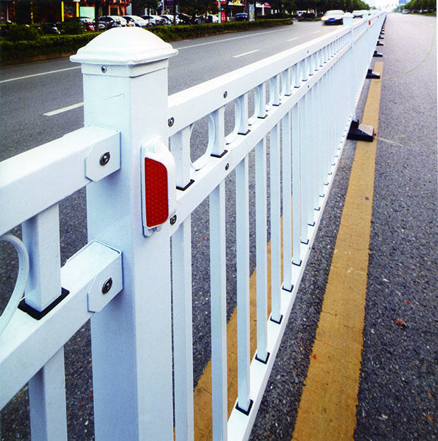 道路交通護欄上安裝的反光（guāng）條有什麽用途