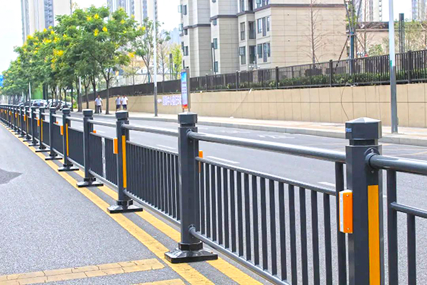 湖北荊（jīng）州市政道路交通護欄案例-02