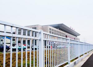 製造園區鋅鋼（gāng）護欄哪家物美價（jià）廉