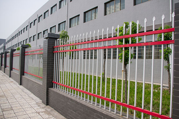 福建定製園區鋅（xīn）鋼（gāng）護欄有什（shí）麽特點