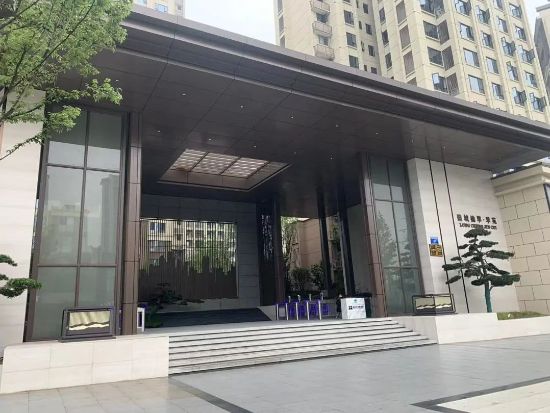 四川隆昌隆城錦翠·錦苑護欄百葉窗空調架項目 四川隆昌(chāng)隆城錦翠·錦苑護欄百葉窗空調架項目