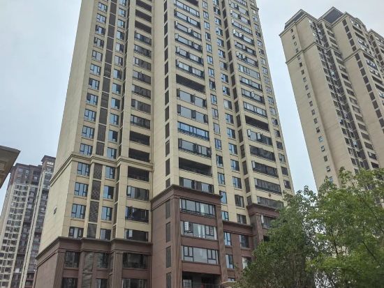 湖北襄陽瀾岸（àn）公館陽台護欄百葉窗項目