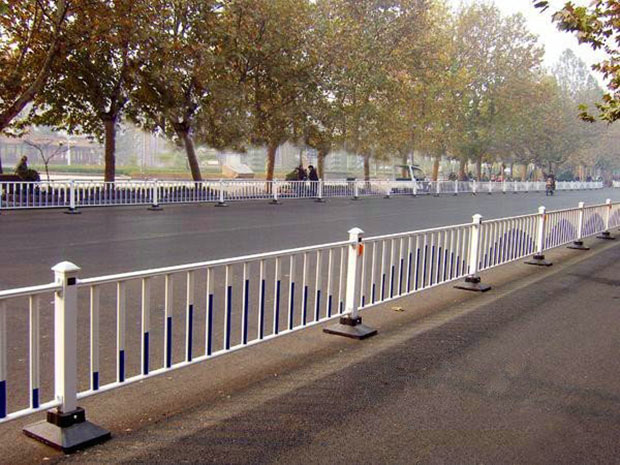 道路護欄杭州廠家（jiā）怎麽選擇