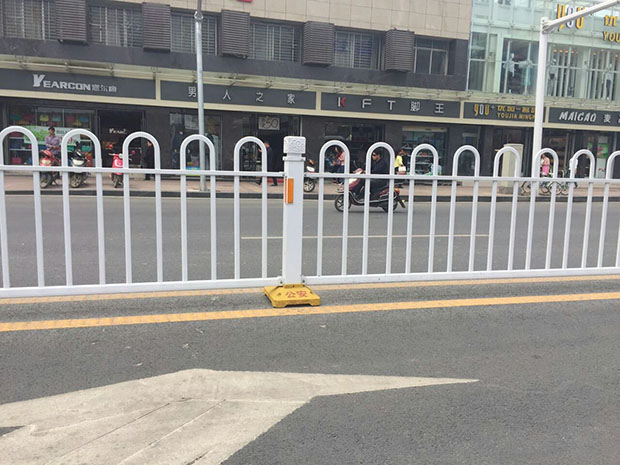 京式（shì）道路護欄多少錢一米