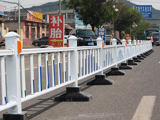 行人隔離道路護欄如何設（shè）置