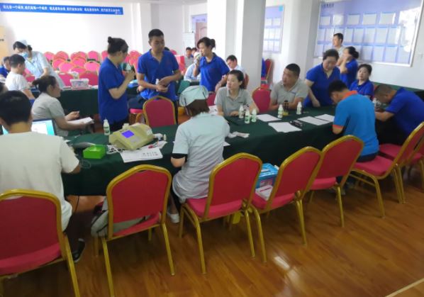 羞羞视频在线观看護欄員工用行動支持世界獻血者日