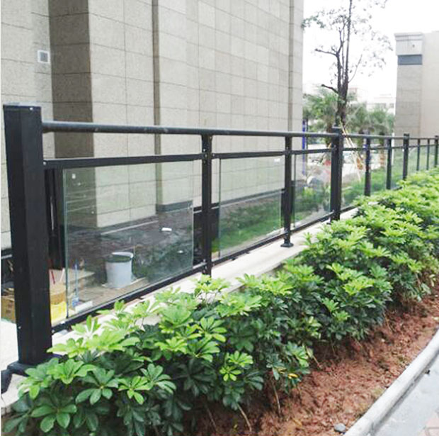 鋅鋼玻璃欄（lán）杆工程主要應用在什麽地（dì）方