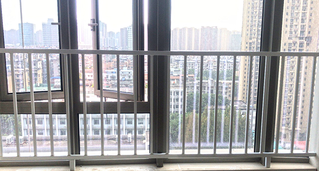 湖北（běi）武漢萬科翡翠濱江護欄工程項目