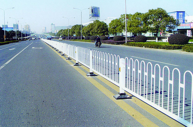 道路（lù）護欄的材質有哪些類型