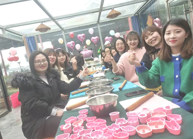 華（huá）禹護欄開展慶三八女神節活動