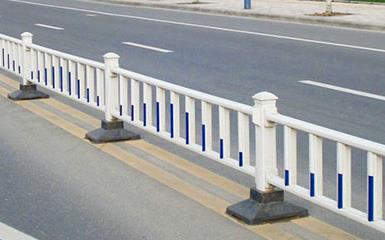 湖北哪裏有道路隔離護欄廠家（jiā）