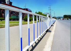 組裝式道路護欄與焊接道路護（hù）欄有什麽區（qū）別