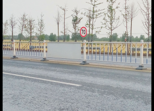 城市道路鋅鋼護欄的功能介紹（shào），道路（lù）護欄廠家（jiā）選擇