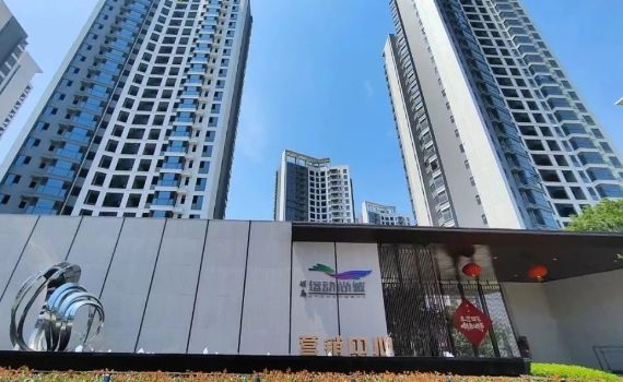 湖南嶽陽領島運動尚城玻璃護欄百葉窗項目