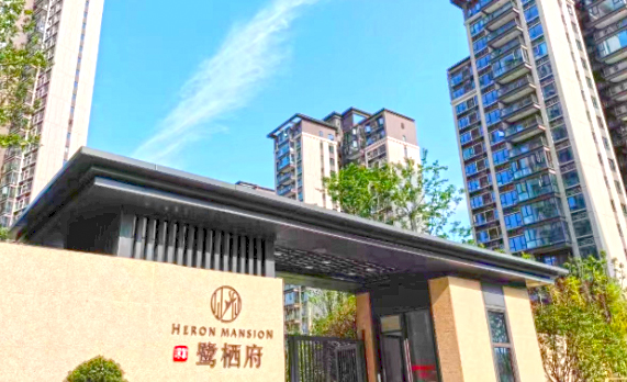 湖南長沙深業鷺棲（qī）府玻璃陽台護欄案例