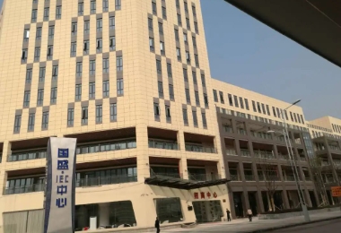 重慶渝北國盛（shèng）-IEC中心玻璃陽台護欄項目案例