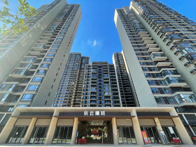 湖南（nán）長（zhǎng）沙·招商依雲曦城陽（yáng）台護欄樓梯柵欄案例