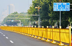 道（dào）路護欄基材是什麽材料生產的